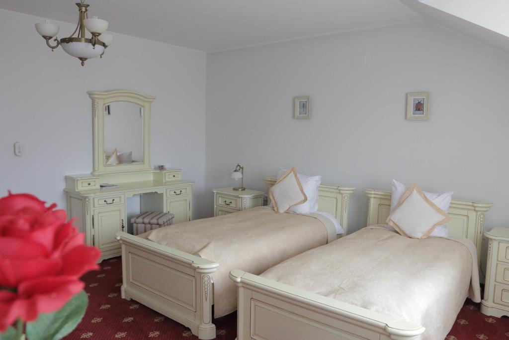 Hotel Slavia Salonta Εξωτερικό φωτογραφία