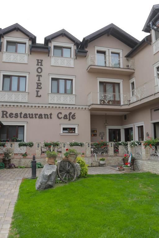 Hotel Slavia Salonta Εξωτερικό φωτογραφία