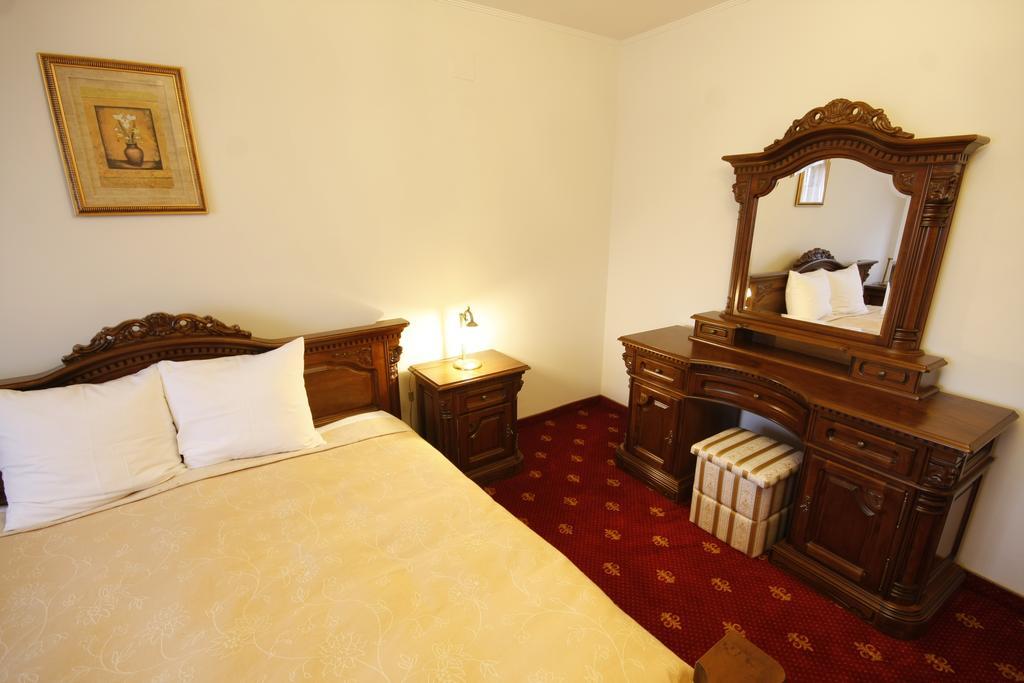Hotel Slavia Salonta Εξωτερικό φωτογραφία