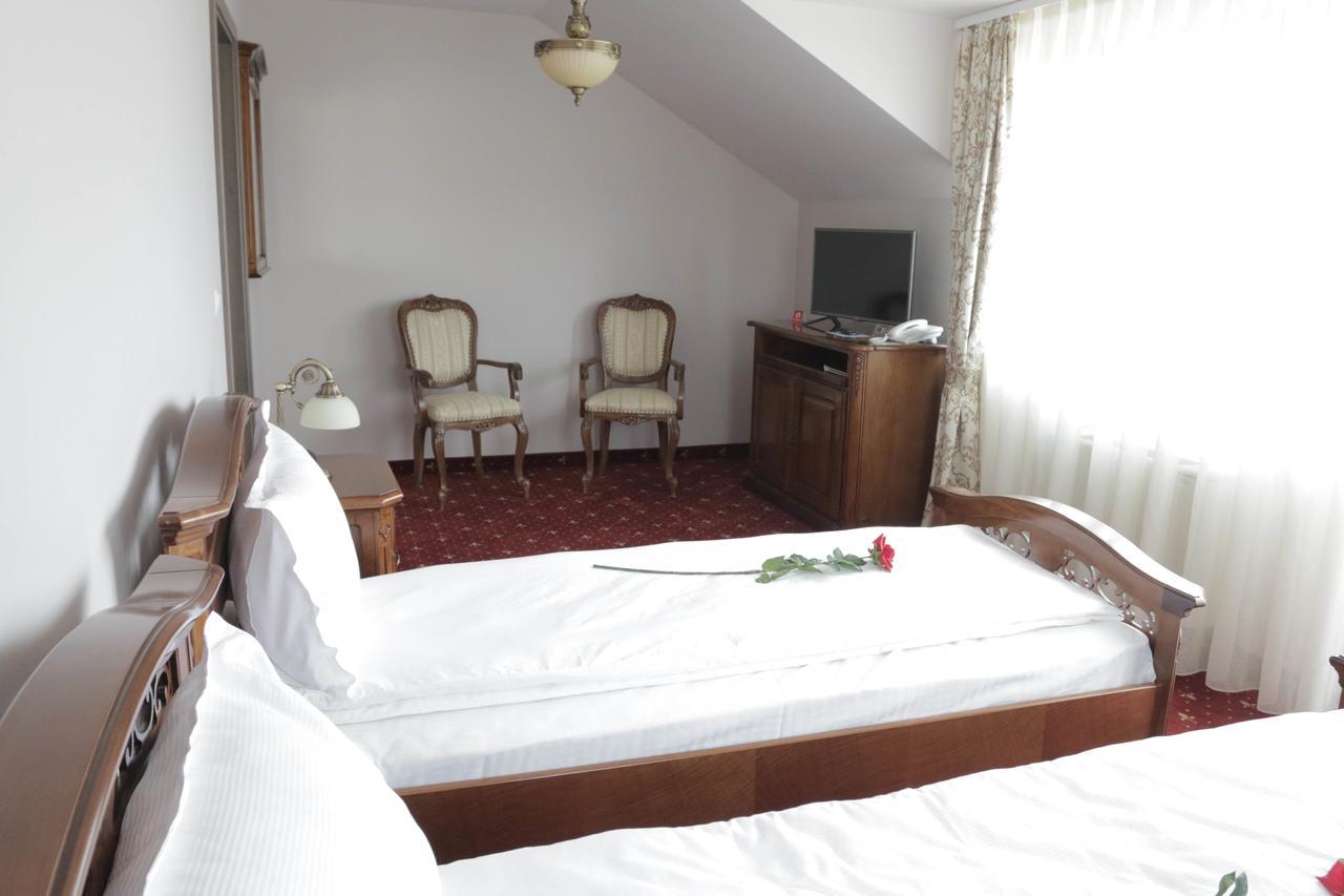 Hotel Slavia Salonta Εξωτερικό φωτογραφία