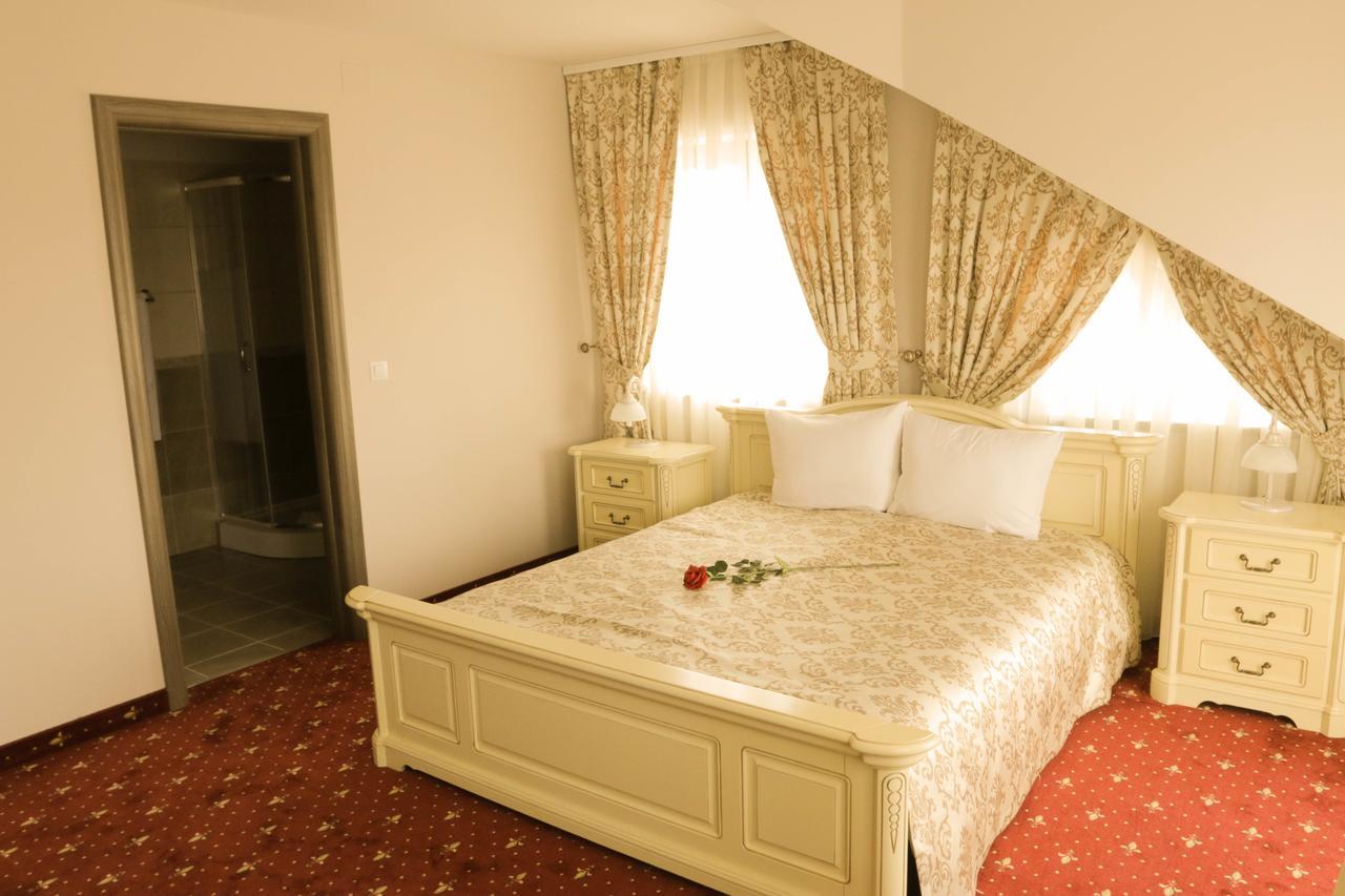 Hotel Slavia Salonta Εξωτερικό φωτογραφία